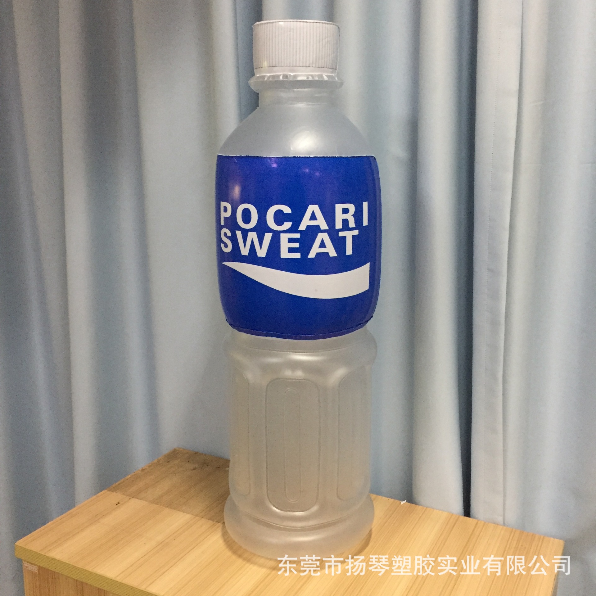 PVC充气瓶子活动展示饮料啤酒瓶模型户外广告宣传仿真轻便充气式