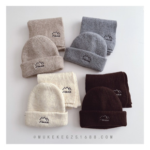 Designer Children's Knitted Hat Scarf Two-Piece Set Winter Boys and Girls Outdoor Warm Wool Hat Scarf suit