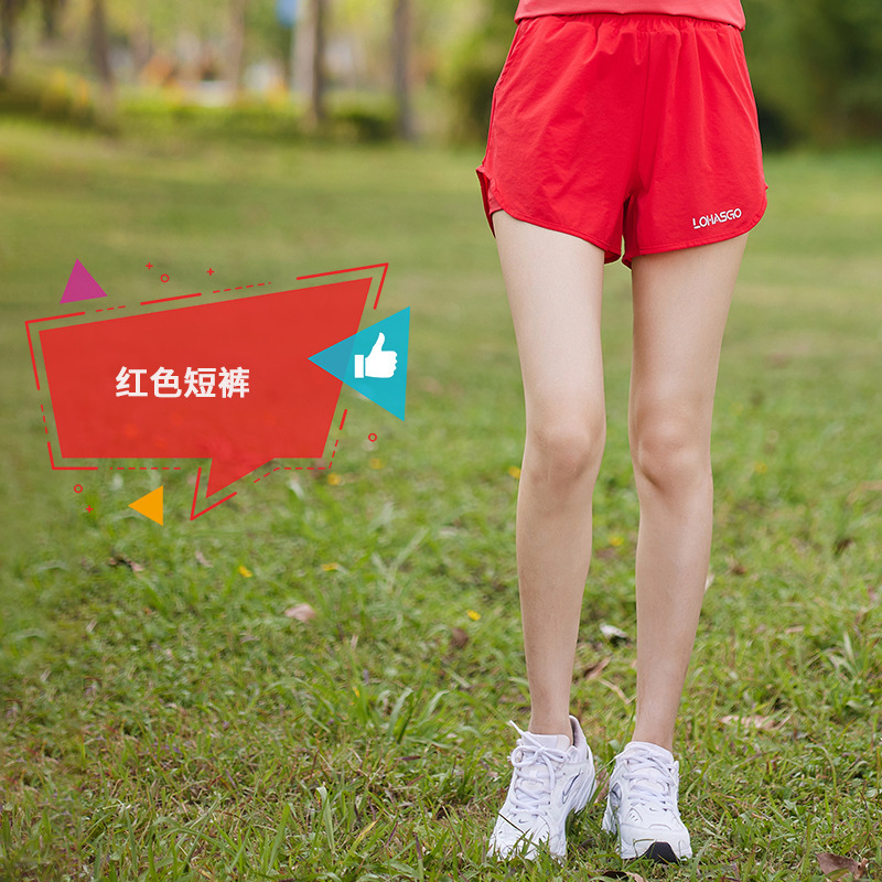 Красные шорты