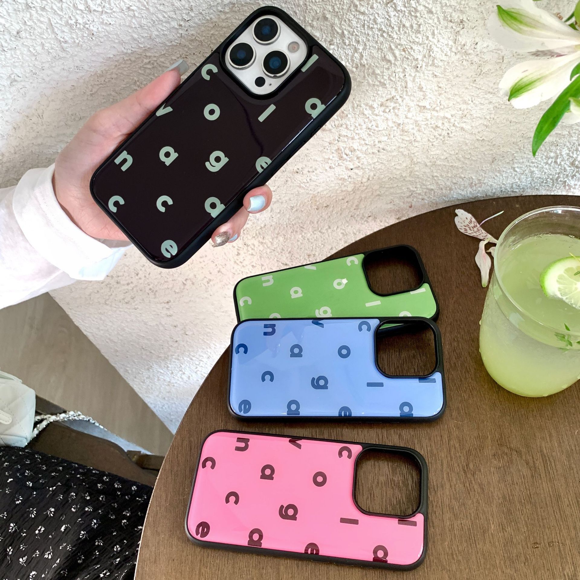 Personalidad nicho color letras inglesas aplicables Apple 16ProMax funda para teléfono móvil 15Pro pareja 14/13 nuevo 16