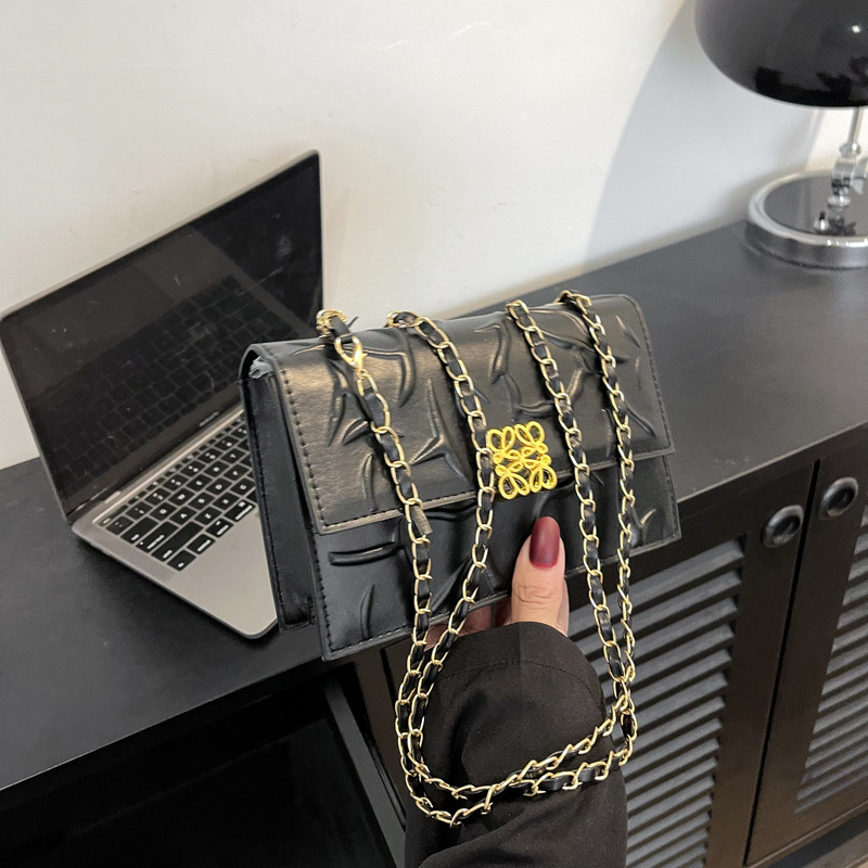 2023 verano textura pequeña bolsa cuadrada Bolsa de mensajero de hombro de cadena elegante de las mujeres de moda de este año