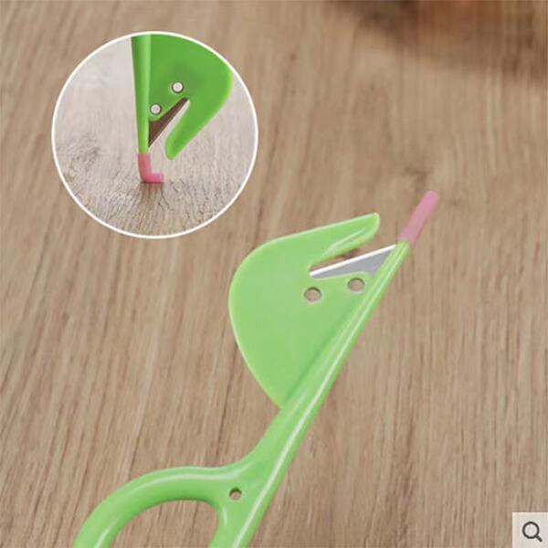 Chicken intestine knife