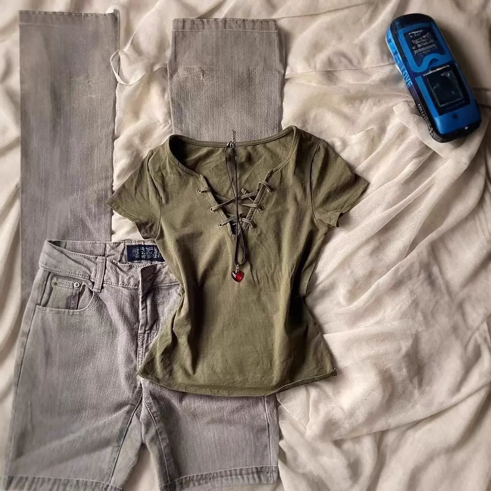 美式复古黑色V领绑带短袖t恤女夏季新款修身收腰辣妹高腰短款上衣