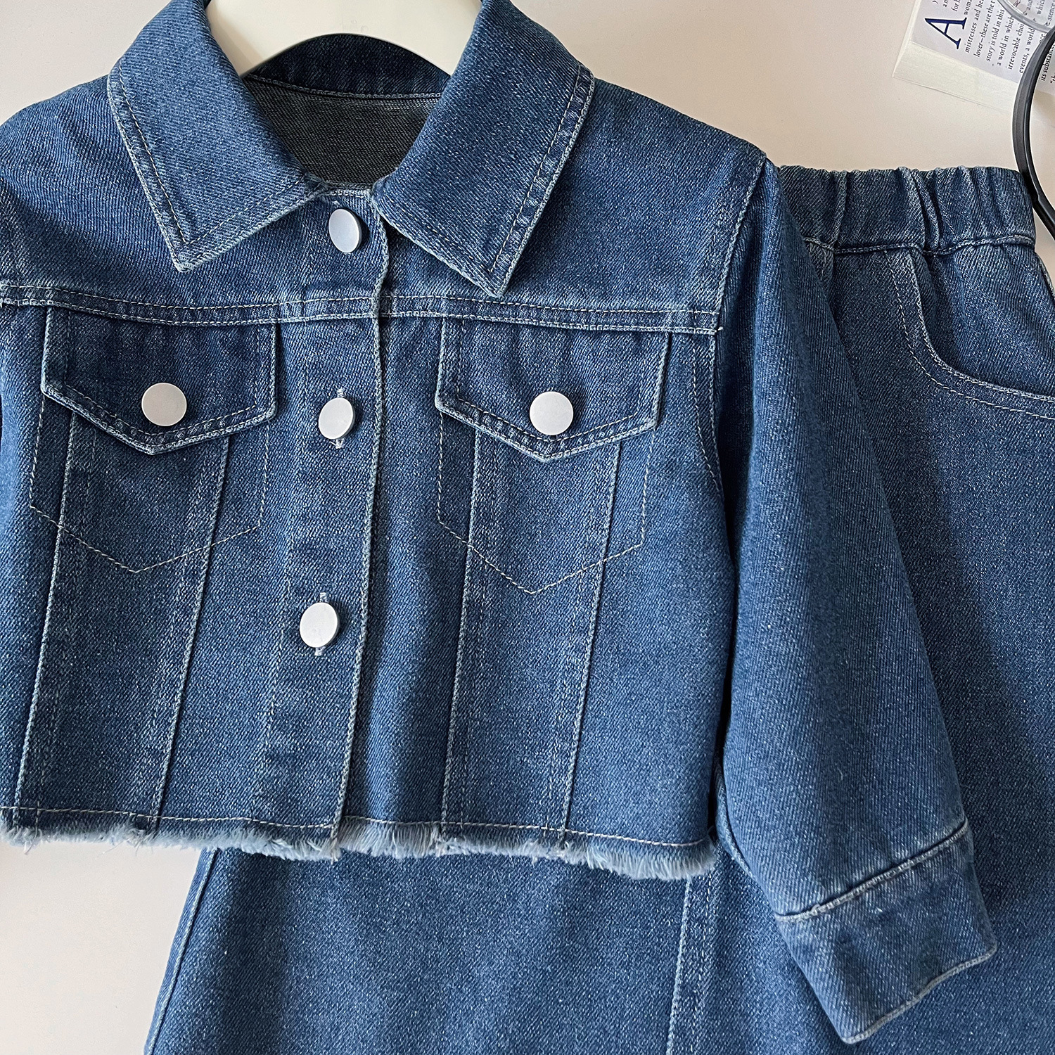 2024 Herbst neue koreanische Version Mädchen Einreiher Top langen Rock Baby Casual Denim Set 67385_voghion.com