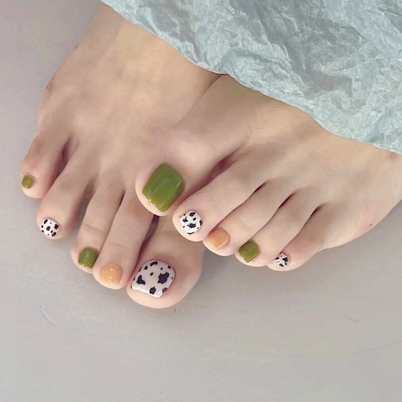 Foreign Trade Best-Selling Cow Pattern Toenail Patches, Olive Green and Light Brown Contrasting Color Toenail Patches, 24 Pieces of Fake Nails Wholesale