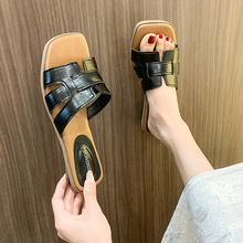 �ٴ��ļ��@���⴩��ЬŮ2025�¿�С���r�о���ɳ��һ������Ů����