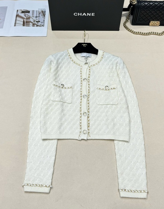 CH Homeのハイバージョン25の新しいラウンドネックカーディガンは、首元にゴールドのチェーンが装飾されており、女性を賢く補正する短いデザインです。|undefined