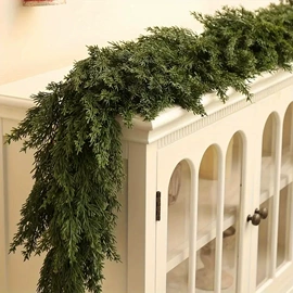 圣诞花环;圣诞树;圣诞装饰品