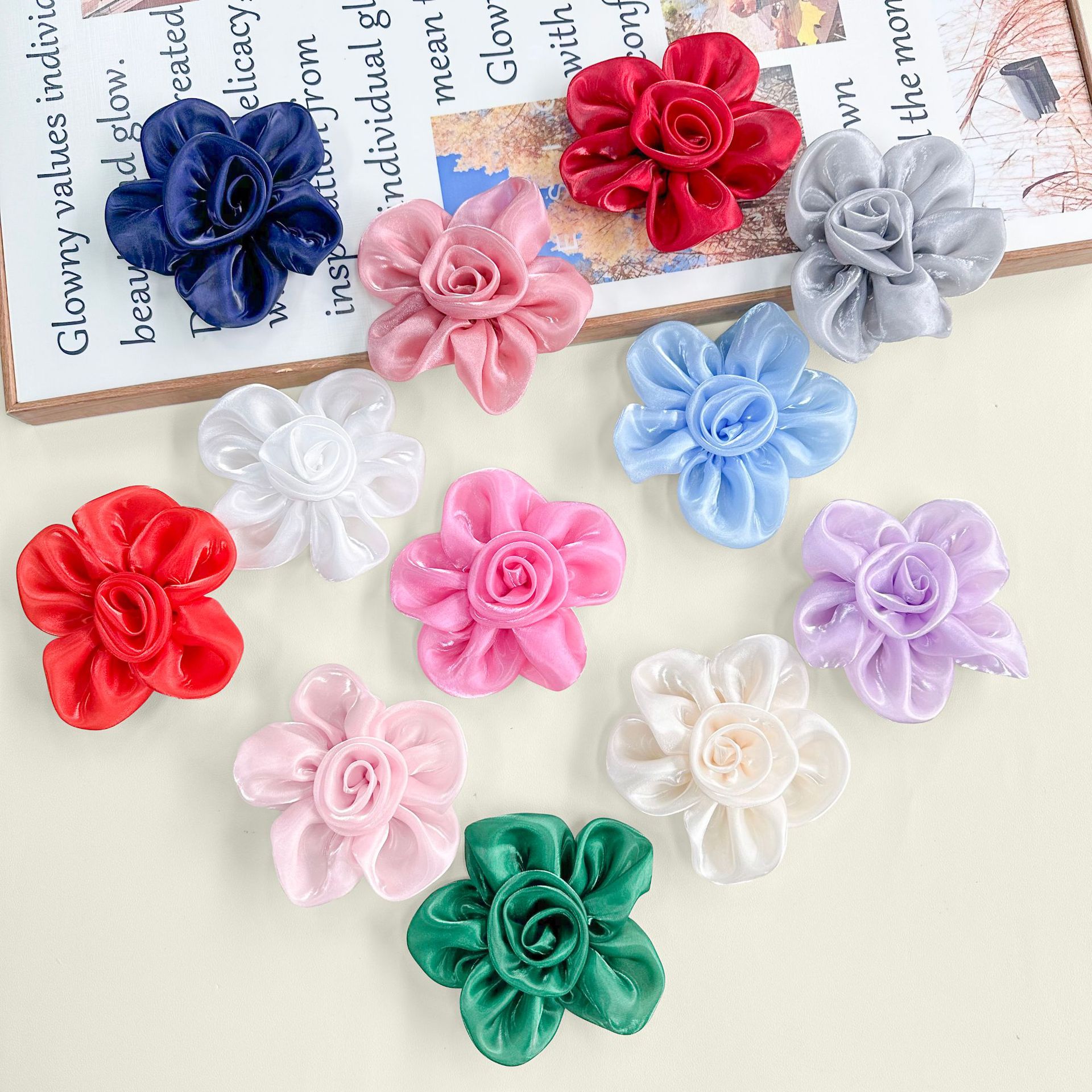 11.6cm fábrica directa accesorios de flores zapatos accesorios de ropa satén flores hechas a mano clip de cabello ropa diy