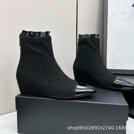 2025秋冬新款小香风牛皮尖头粗跟短靴女时尚百搭外穿时装马丁靴