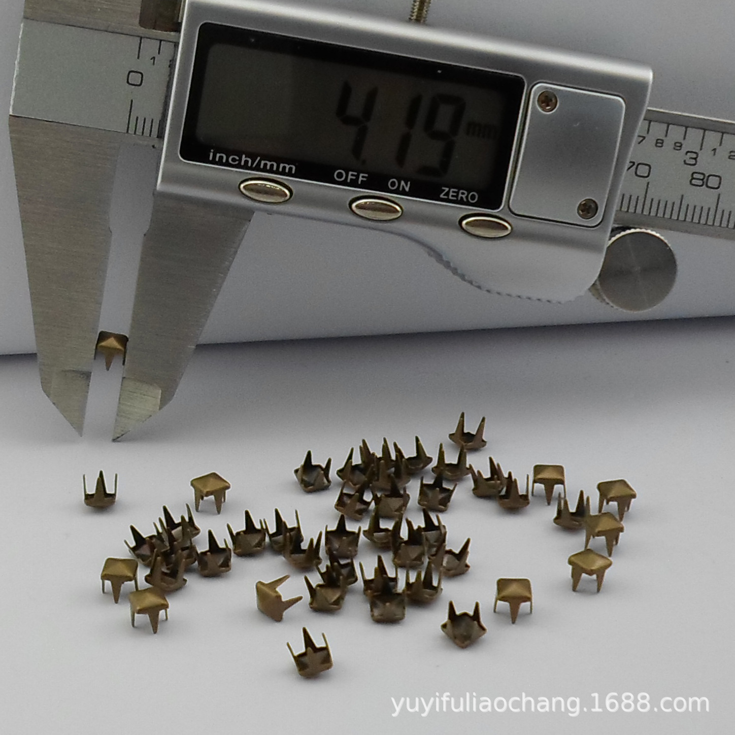 （铜材料）4MM金字塔四爪扣 方形尖顶DIY铆钉爪钉 四方爪钉