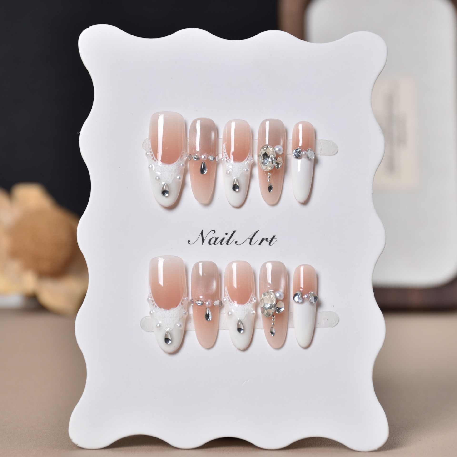 Ojos de gato hechos a mano oval largo desgaste de uñas productos terminados al por mayor pequeño rojo explosión blanco encaje francés manicure