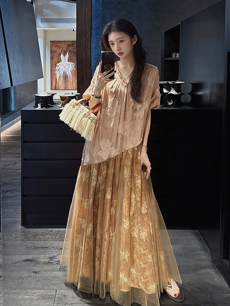 Váy maxi nữ phối hoa phong cách quốc gia cao cấp, chất rayon sang trọng, tay ngắn, thắt eo — Màu trắng, Màu mơ cà phê