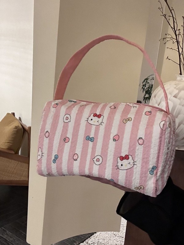新款原创卡通猫咪大容量化妆包外出旅行收纳包可爱百搭河豚手拿包|undefined