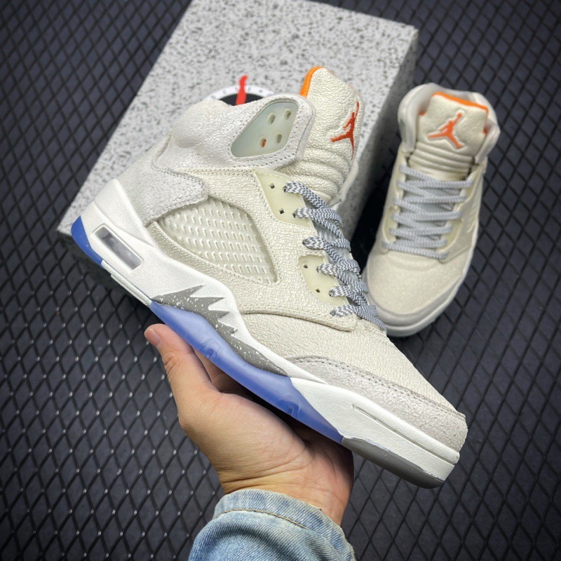 2025 nuevo color AJ5 negro y blanco flujo de arce de batalla real de alto rendimiento retro versátil zapatos deportivos de baloncesto masculino y femenino 3D vertical