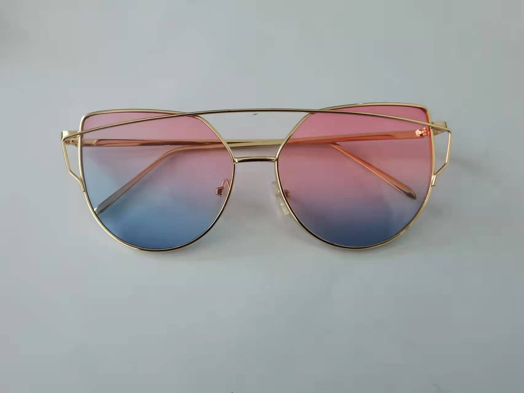 파란색 아래 파우더에 골드 프레임