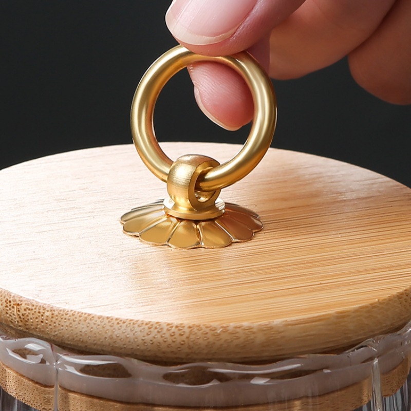 Tapa de bambú al por mayor de fábrica con anillo de metal, patrón vertical, tanque de té de vidrio con alto borosilicato, tanque de almacenamiento de cuchara de madera