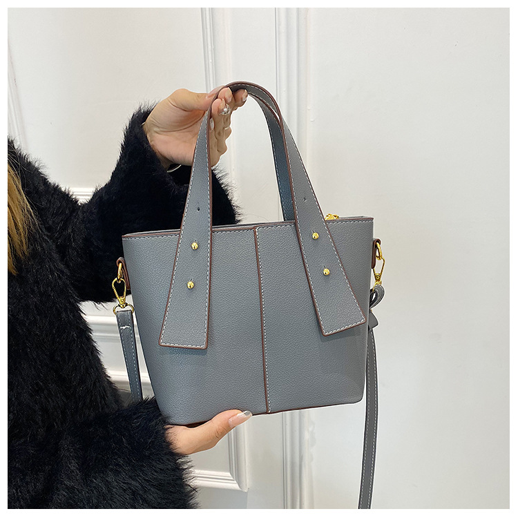 PU Fashionable Handheld Tote Bag With Large Capacity 2023 New High End And Small Mom's One Shoulder Crossbody Small Square Bag_voghion.com