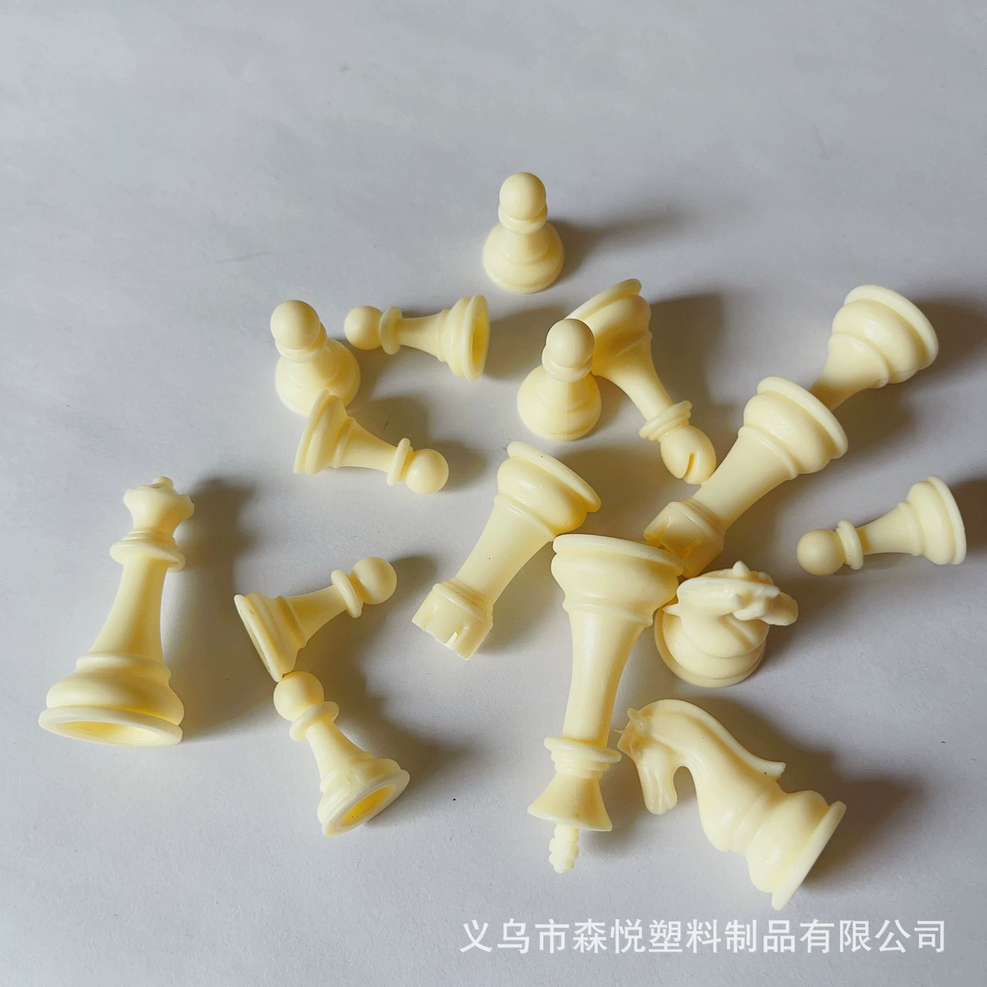 Источник Фабрика Пластик Стерео Король Высота 42 мм Шахматная фигуры