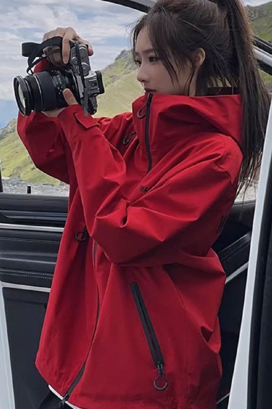 2025时尚春秋新款百搭休闲户外连帽冲锋衣男女情侣旅游登山服夹克|undefined