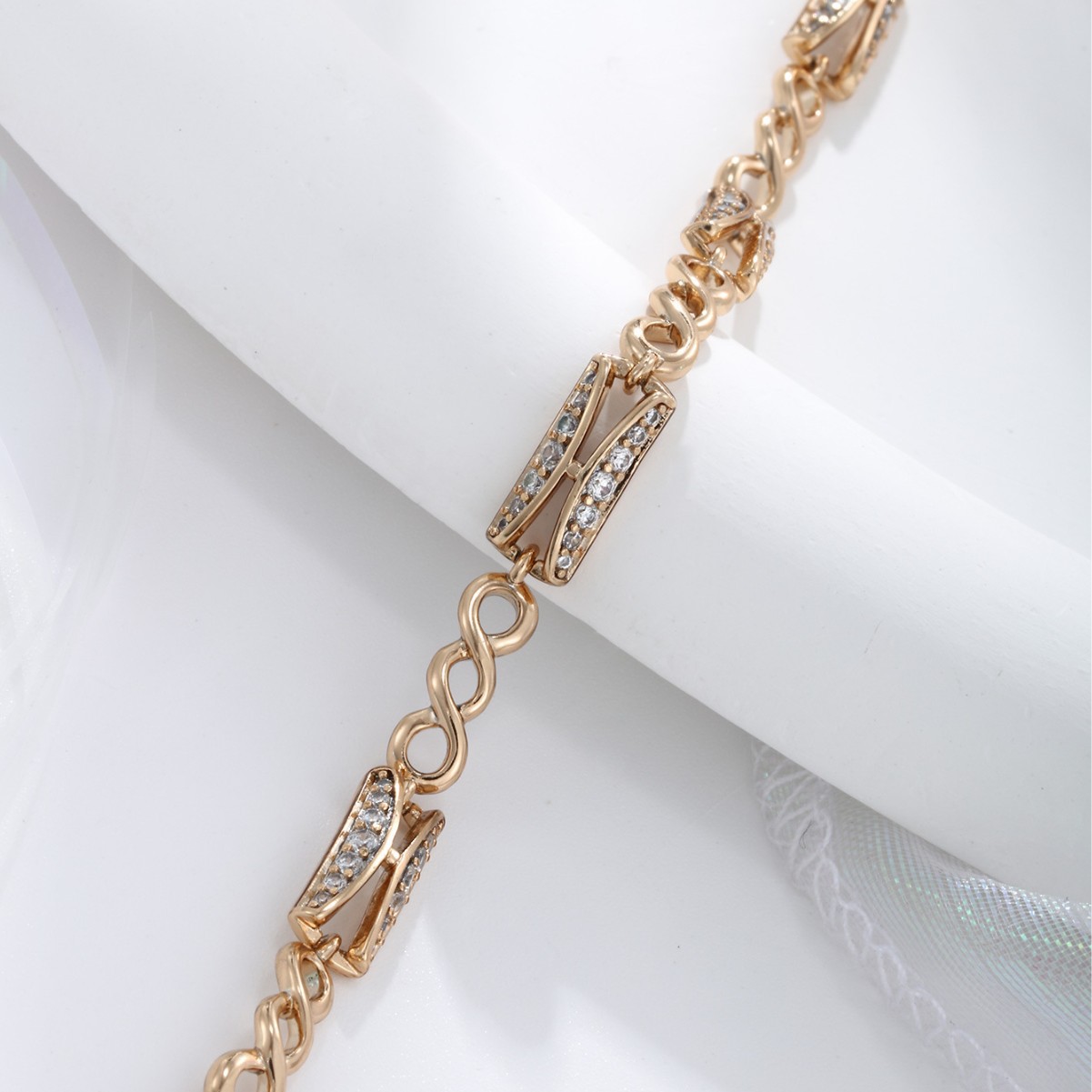 Brazalete de zircon de moda europea y americana transfronteriza Hip Hop cobre chapado 18K oro de alto nivel sensación de lujo ligero relojes joyas al por mayor