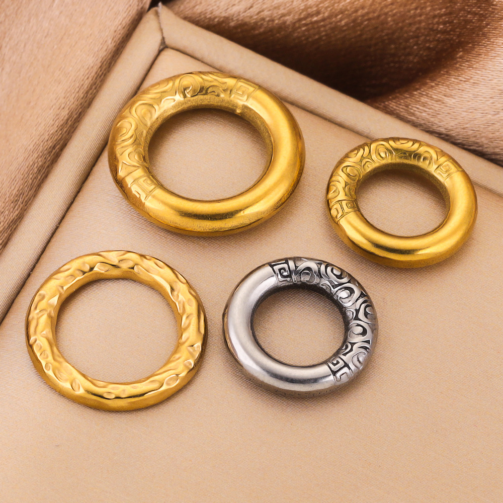 Presión de aceite de acero inoxidable Anillo redondo vintage Textura de acero de titanio Colgante redondo Accesorios de bricolaje Accesorios Pendientes Collar