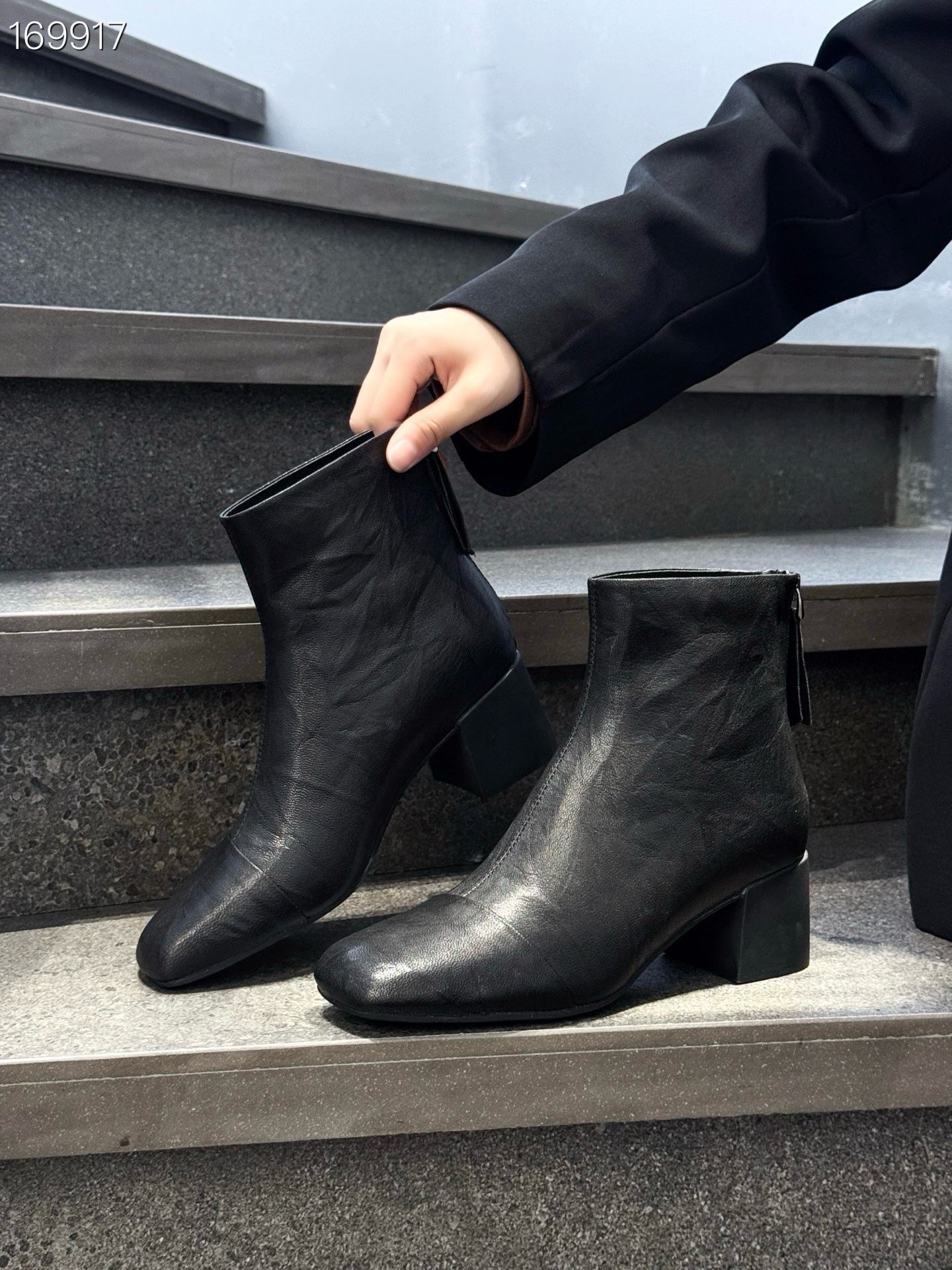 Boot nữ cổ thấp mũi vuông gót thấp da cừu thật mùa thu đông — Màu đen chi tiết 4