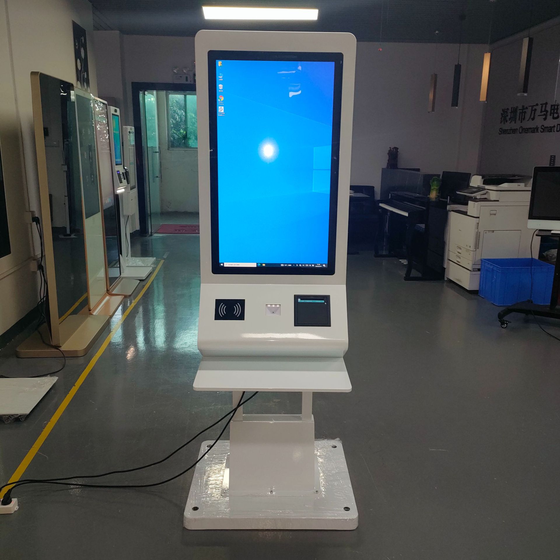 32 pulgadas vertical doble pantalla supermercado cajero automático no tripulado tienda de conveniencia cajero automático máquina inteligente de orden de comida automática