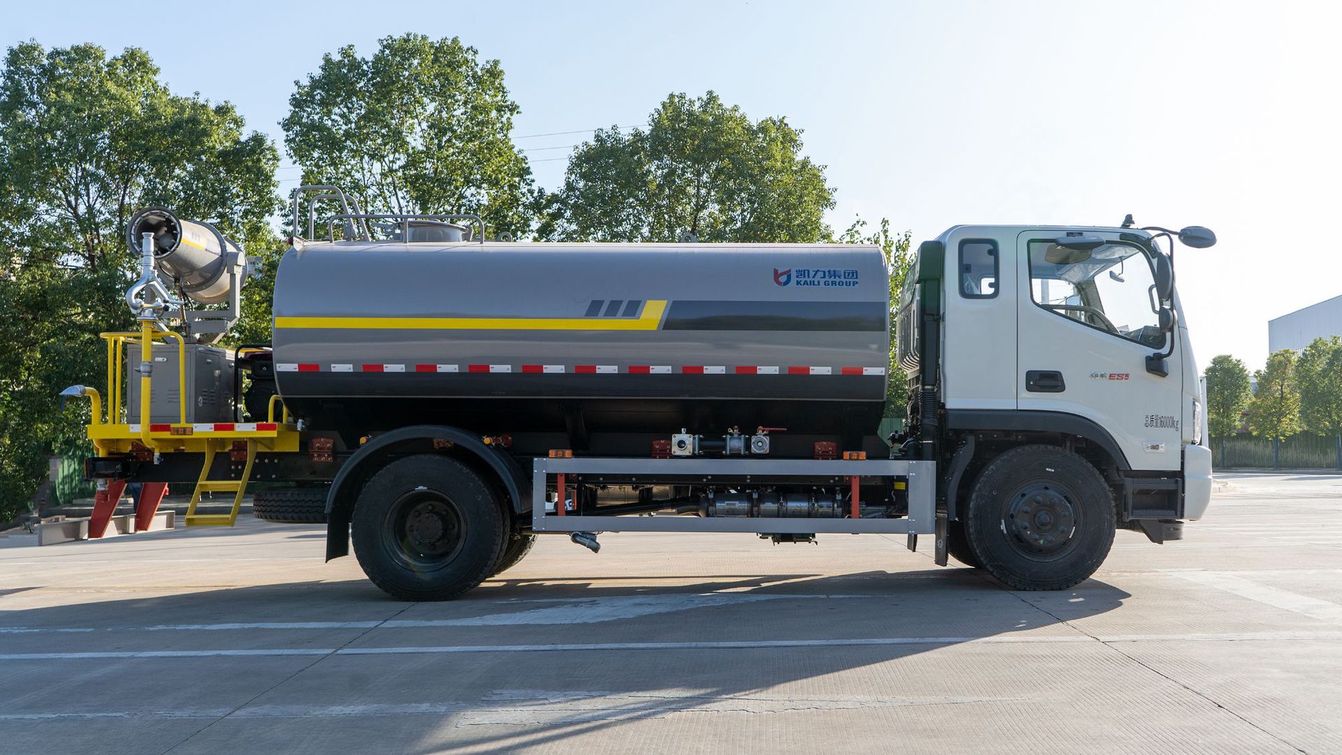 12 Square Meter Sprinkler Truck 15 Square Meter Construction Engineering Sprinkler Truck Construction Site Excavator Fog Cannon to Reduce Dust Large Fog Cannon Sprinkler Truck