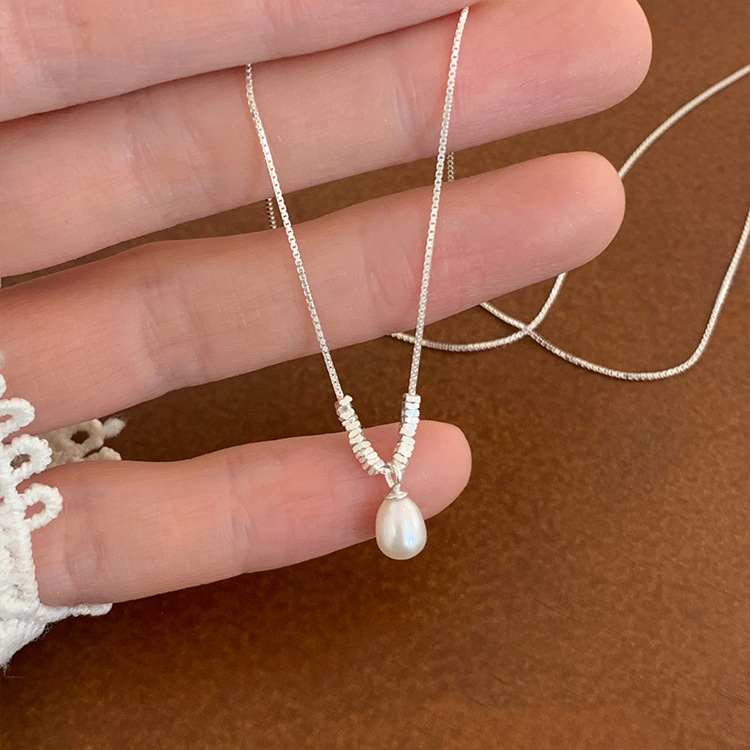 Pearl and Silver Fragment Necklace for Women, High-End Niche Design, Light Luxury Minimalist Style, Versatile Everyday Clavicle Chain Accessory