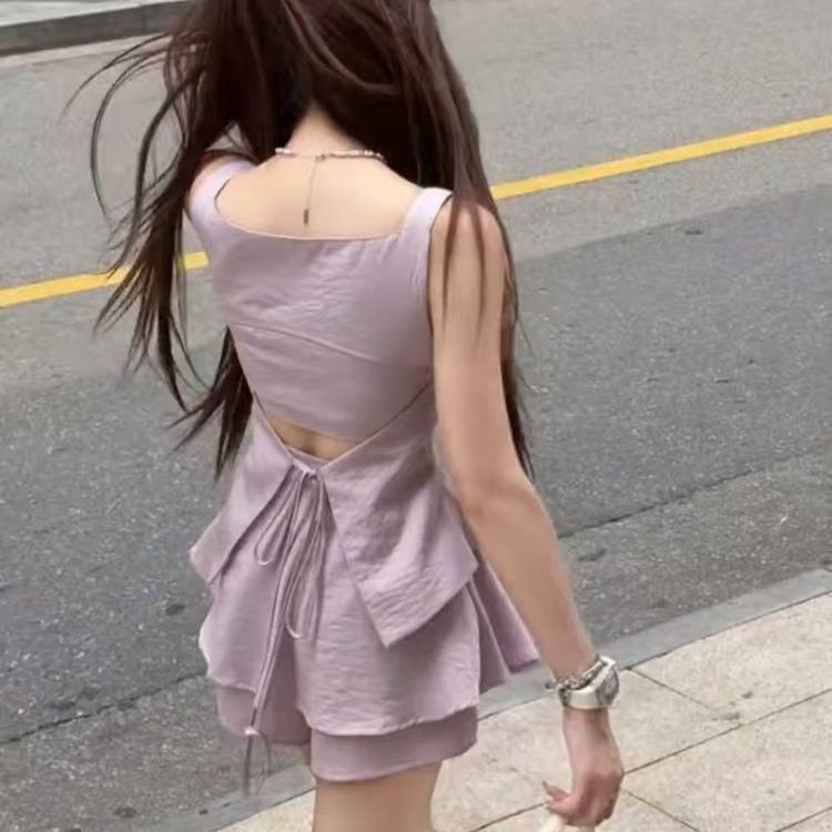 夏天巨好看的套装女2025新款纯欲风露腰背带上衣荷叶边短裤两件套