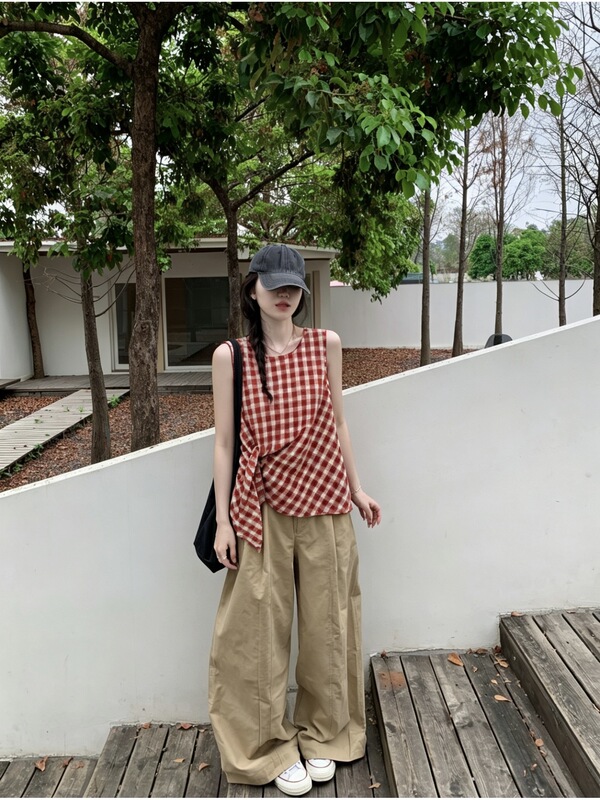 Korean-Style Super Stylish Plaid Vest for Women, Summer 2026, Trendy Loose Fit, Slimming Design, Tie-Up Sleeveless Top Korean-Style Super Stylish Plaid Vest for Women, Summer 2026, Trendy Loose Fit, Slimming Design, Tie-Up Sleeveless Top