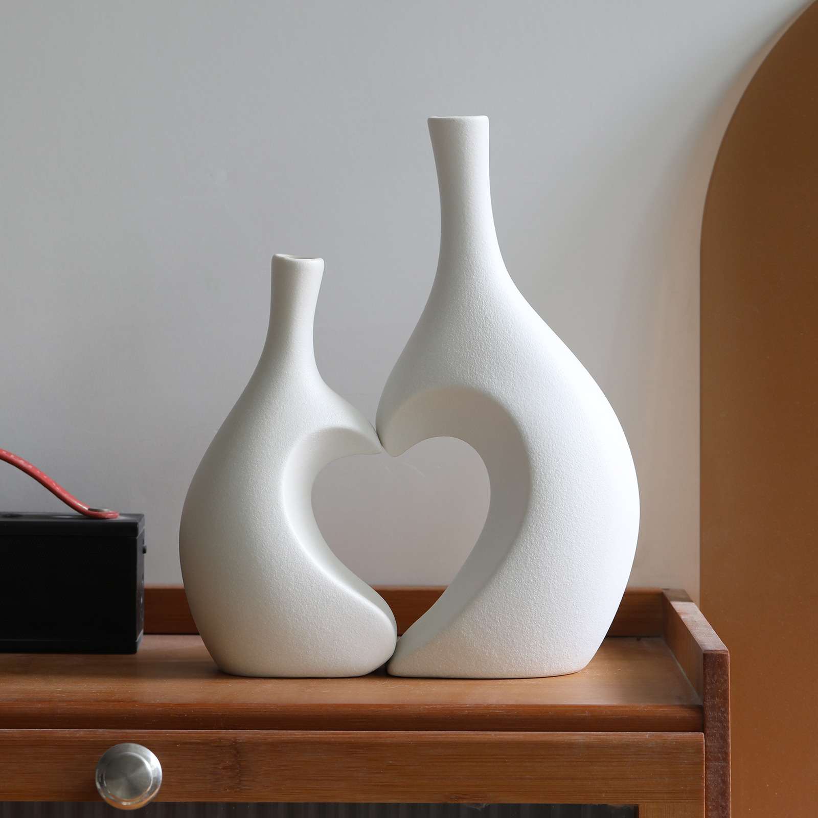 Ceramic Vase Ornaments, Living Room Flower Arrangement, Light Luxury, High-End, Creative Love, Wedding Water Culture