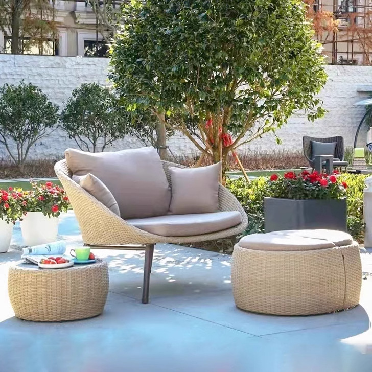 Mesa y silla de patio ocio al aire libre sofá de caña ocio balcón de tres piezas jardín terraza mesa de té impermeable protección solar