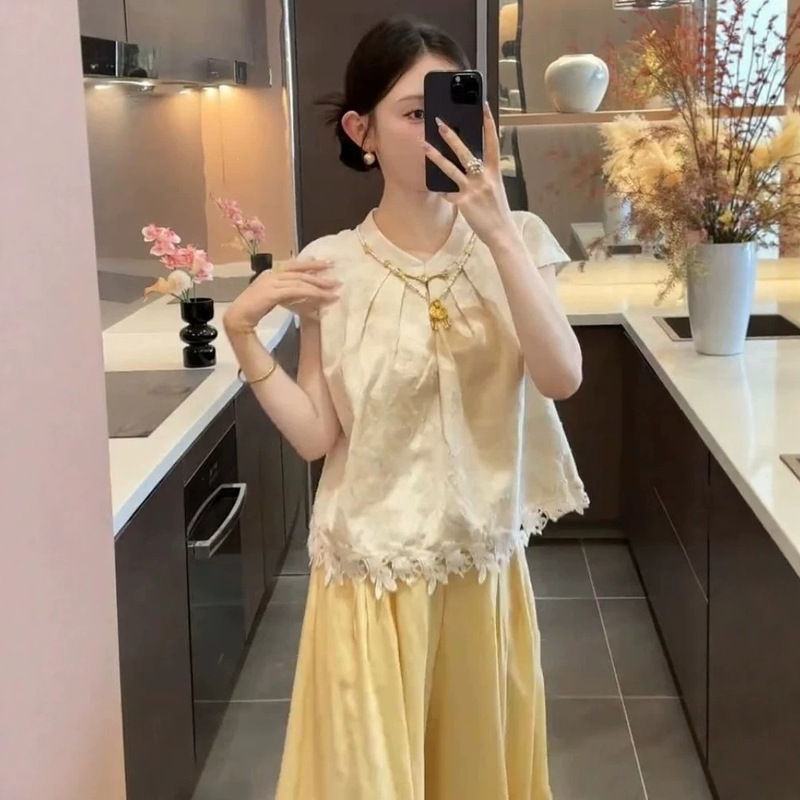National Style Retro Lace Short-Sleeved Shirt for Women 2026 Summer New Fashion Design Pleated Top Trendy Xiangyun Silk National Style Retro Lace Short-Sleeved Shirt for Women 2026 Summer New Fashion Design Pleated Top Trendy Xiangyun Silk