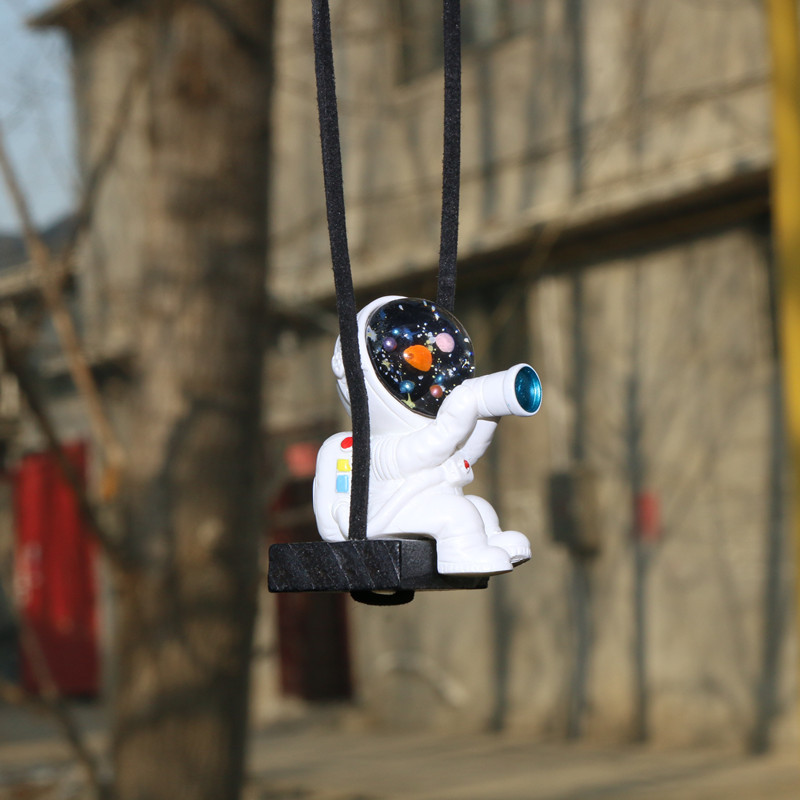 Cruz-frontera astronauta coche colgante de dibujos animados lindo coche colgante coche espejo retrovisor astronauta decoración al por mayor