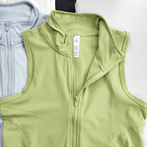 Vest with zipper for training