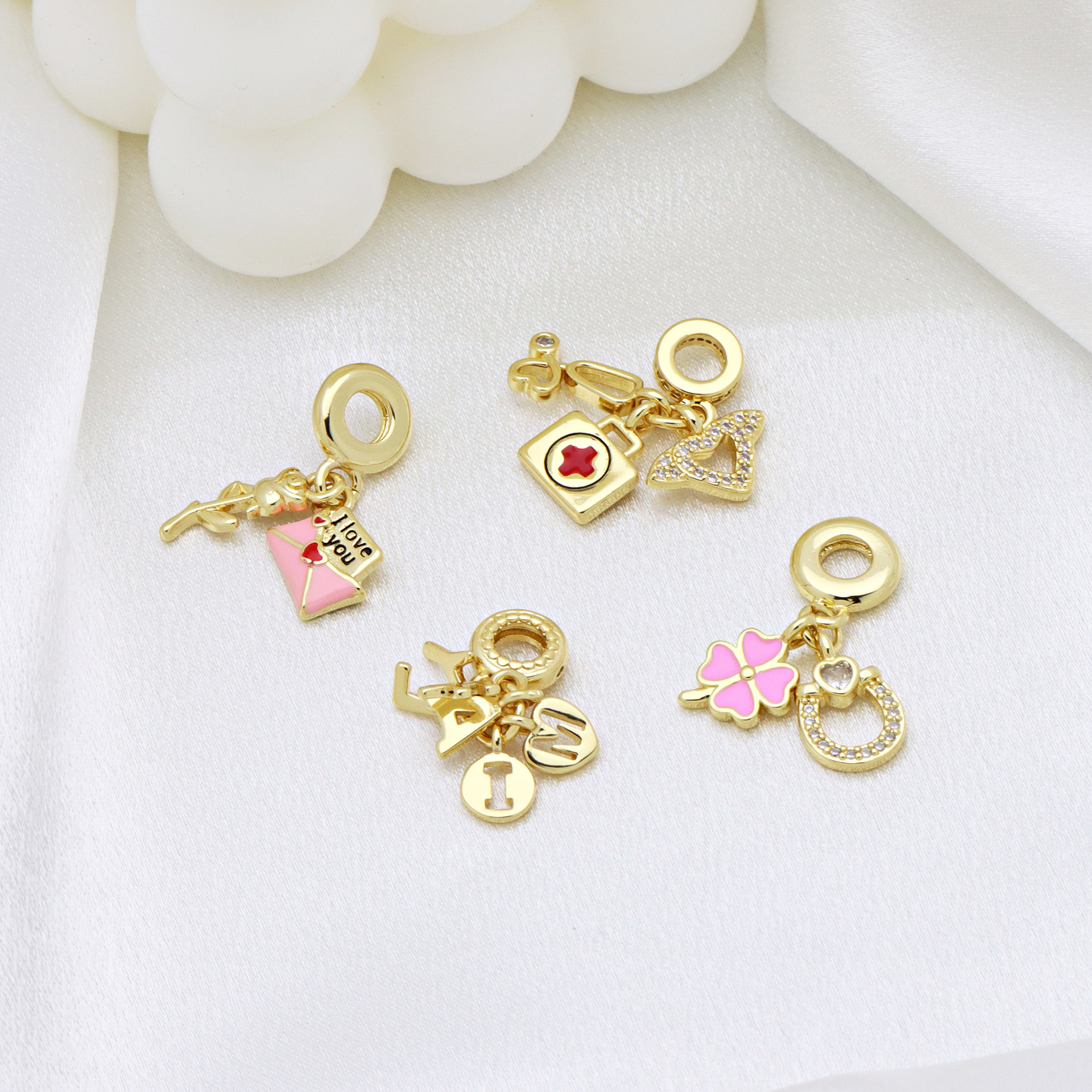 5g Weight Ion Plating (IP) Gold Plating Process Pendant Jewelry Making Type 27MM, 31mm, 32mm Jewelry Making Size 18K Gold Plated Plating Material Zircon Inlay Material DIY Jewelry Accessories Classification 1 Piece Quantity Copper Material Four Leaf Clover, Tower, Letter Pattern Enamel, Inlay Design Casual, Simple Style Style 1 Piece 27MM 31mm 32mm Copper Zircon 18K Gold Plated Four Leaf Clover Tower Letter Pendant 3