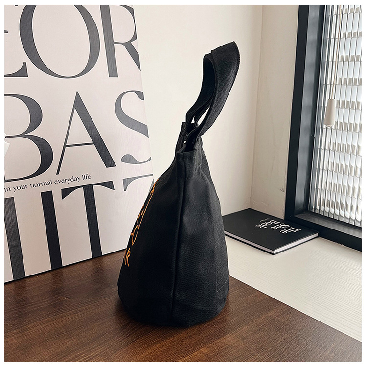 Personalized ladies' bucket bag, versatile and cute canvas bear wholesale, simple Japanese style new handbag undefined