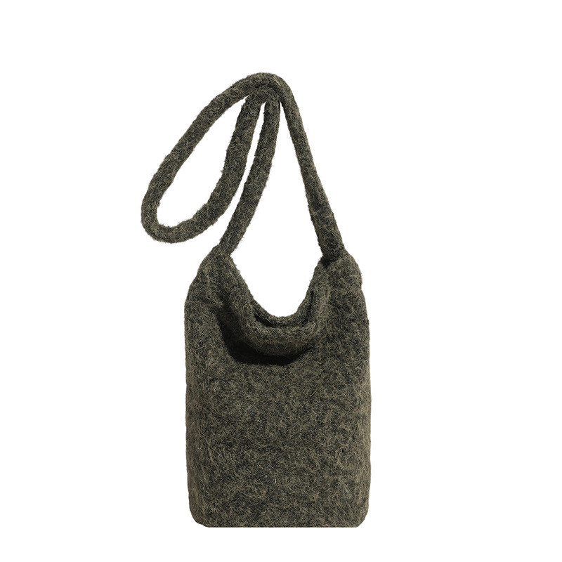 Bolsa de moda coreana de lana 2025 nuevo bolso de cubo de peluche suave glutinoso estilo extranjero de moda bolso de hombro de una sola mujer