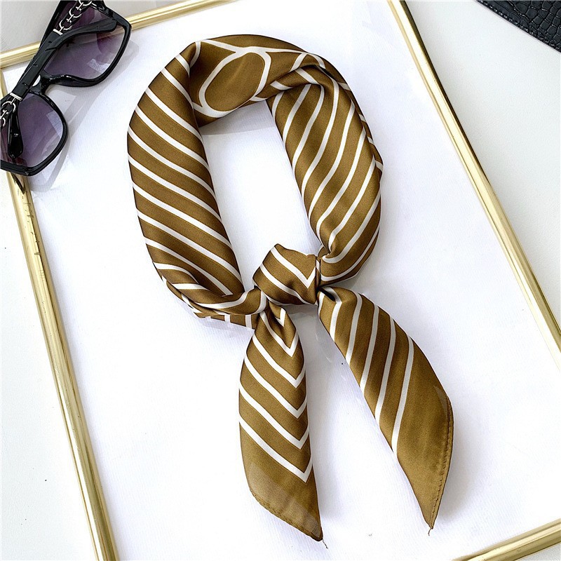 Primavera y verano nueva bufandas de seda impresa profesional bufandas de seda imitación para enviar a la madre 70 bufandas de seda al por mayor