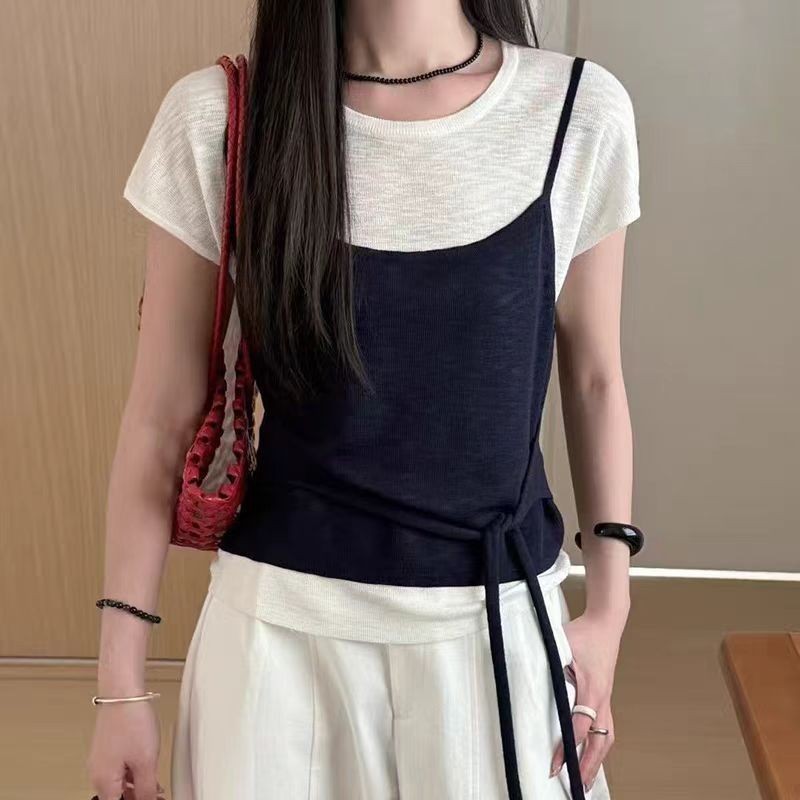 女性のための偽ツーピースサスペンダーニットセーター夏 2025 新しい薄いファッショナブルなデザインスプライシングスリム半袖トップ|undefined