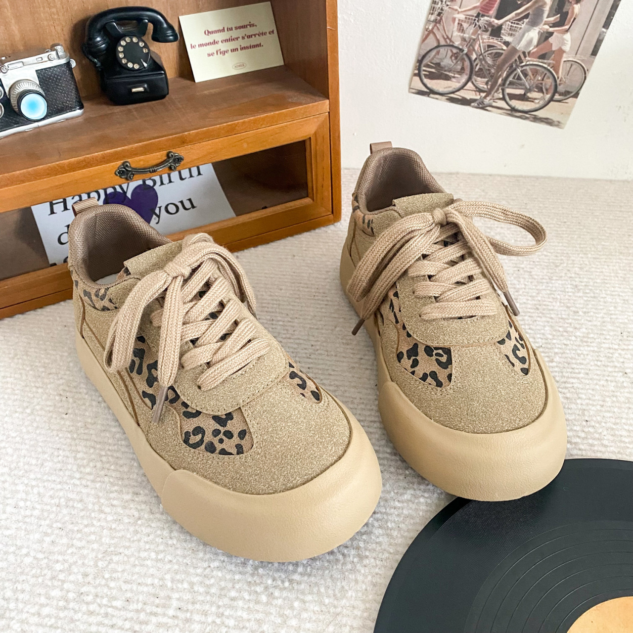 Mattes Leder-Leoparden-Print-Board für Damen im Herbst 2024, neues, dickbesohltes, höhenverstärkendes Freizeit-Sporttraining_voghion.com