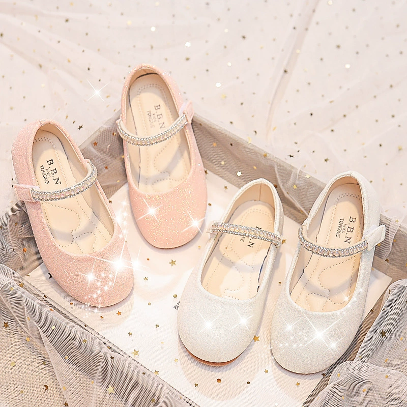 Туфли принцессы для девочек, весна-осень 2025, новые детские туфли на мягкой подошве, кожаные туфли принцессы со стразами, туфли для выступлений для девочек