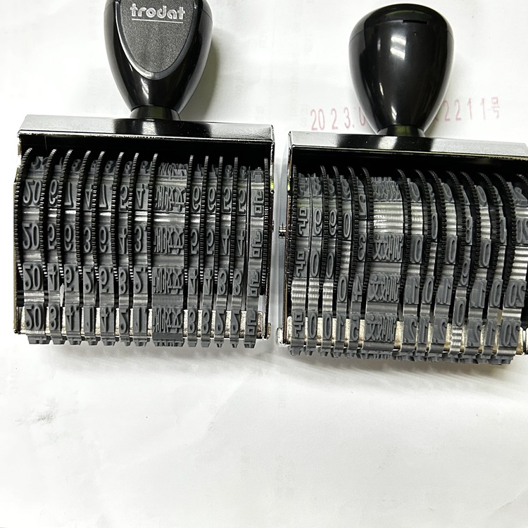 Ƥ��ӡ�¸�װ ���ֿɵ�������ĸ������0-9����ӡ�� 9�ͣ��ֶ��ɵ�