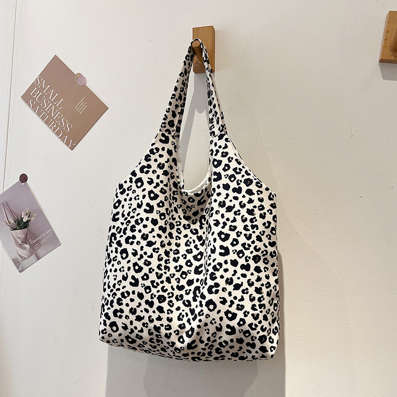La sensación de relajación de la personalidad de la bolsa de leopardo de gran capacidad de mujer nueva bolsa de algodón simple de hombro universal bolsa de viaje de clase