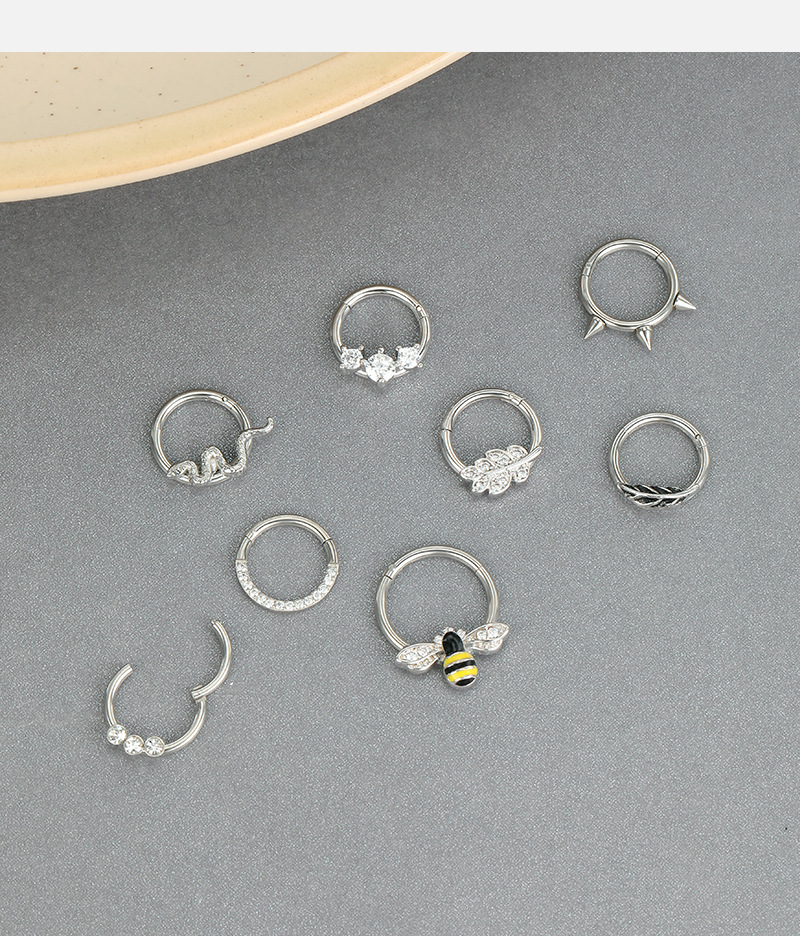 16G labret stud size and finish detail