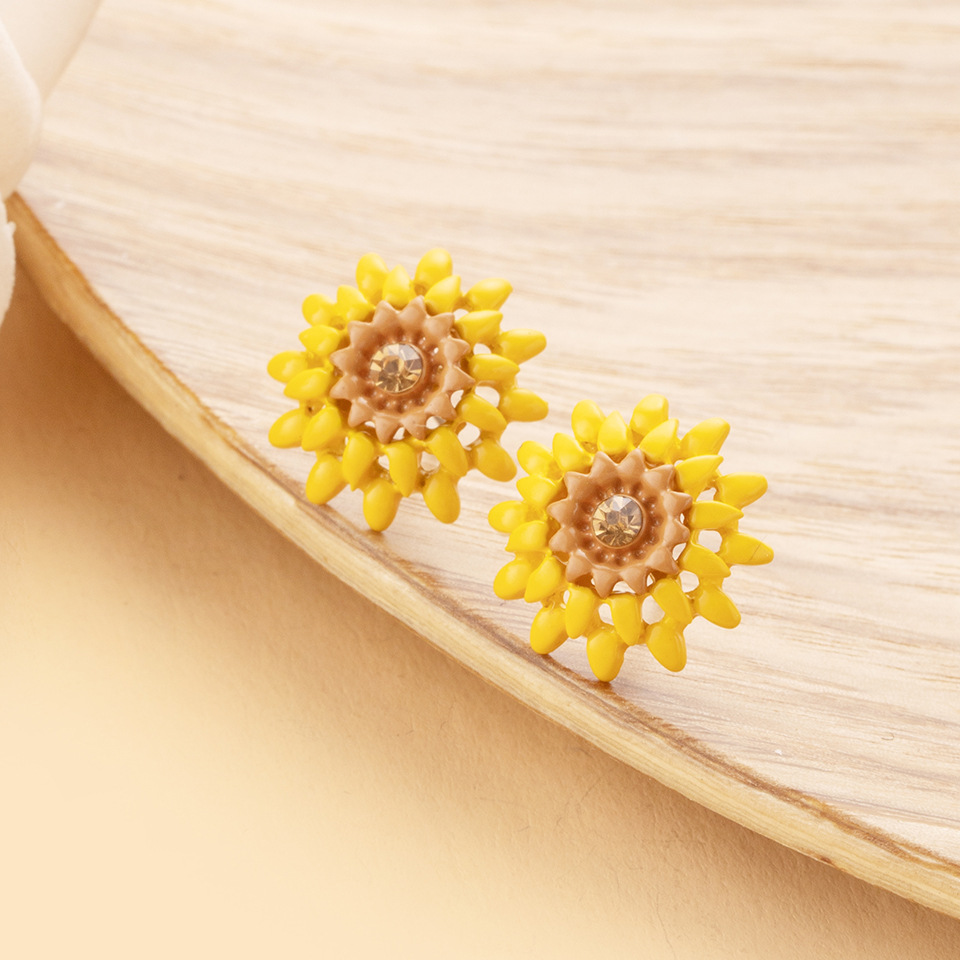 Korean Version Of Cute Daisy Flower Personality Earrings Wholesale display picture 4