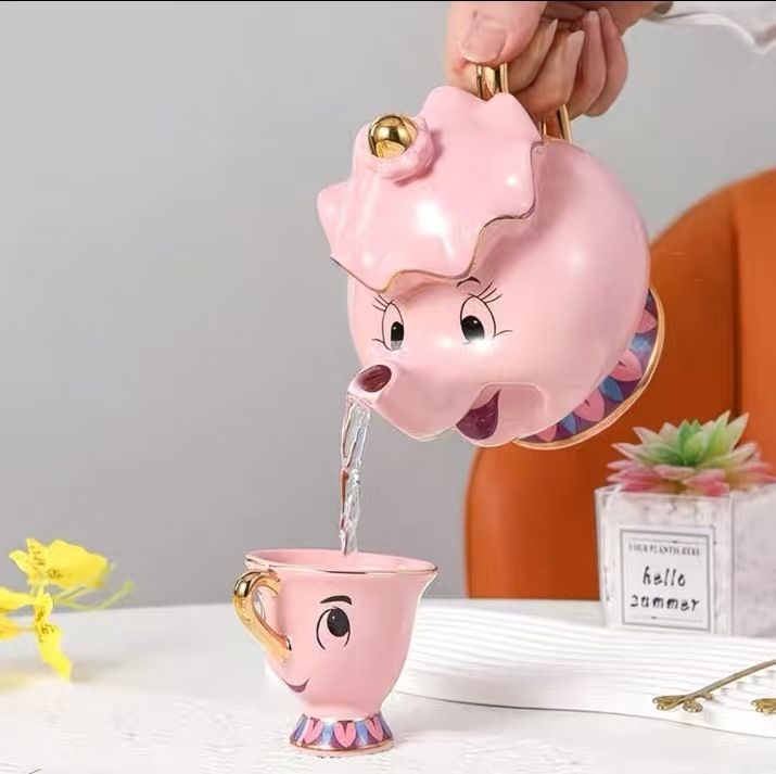 Una olla y un vaso de polvo★