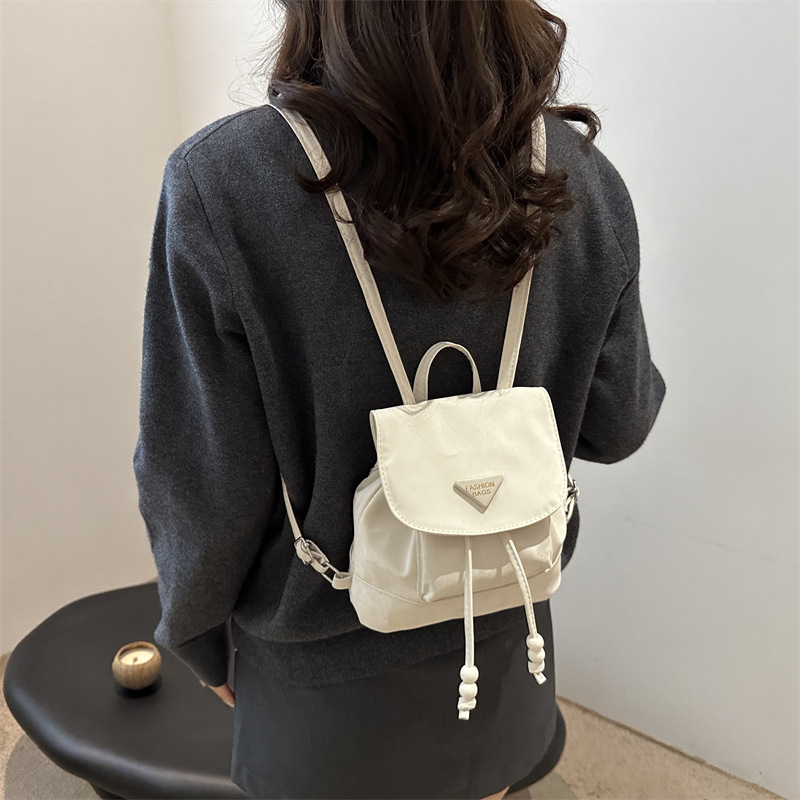 Mochila para niñas 2024 nuevo estilo de diseño de moda nicho mini pequeño blanco ligero lindo mochila de compras